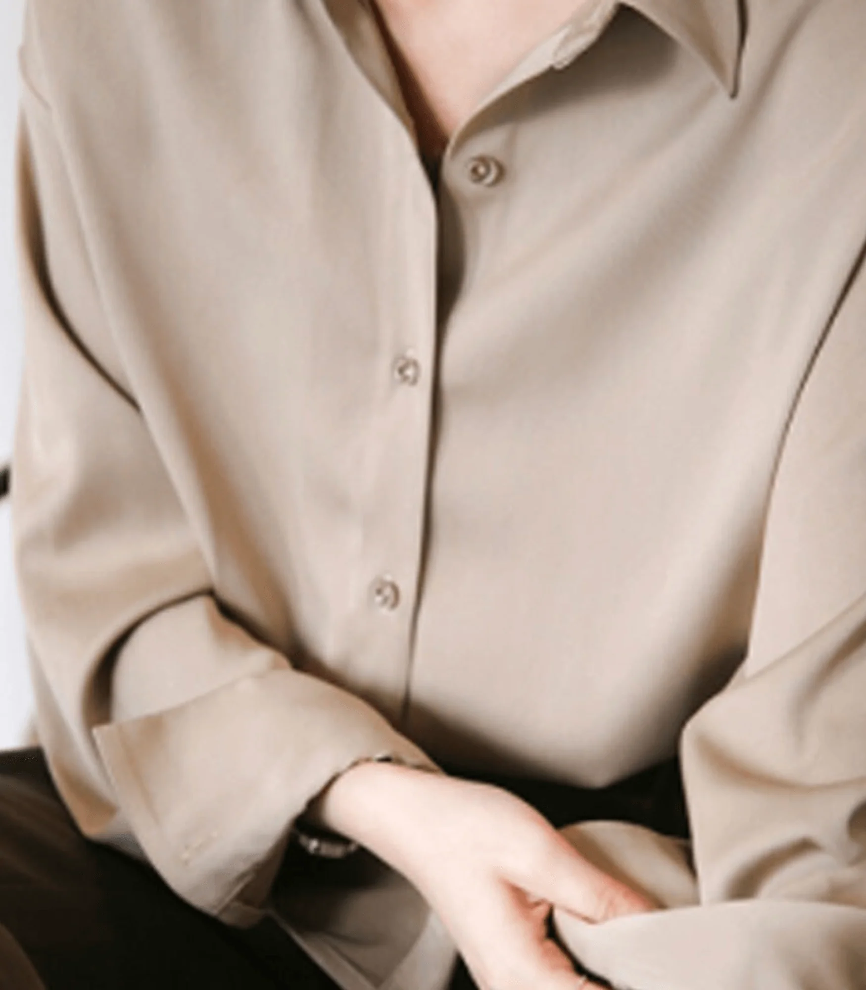 Jael – Blouse satinée élégante pour femme - Image 2