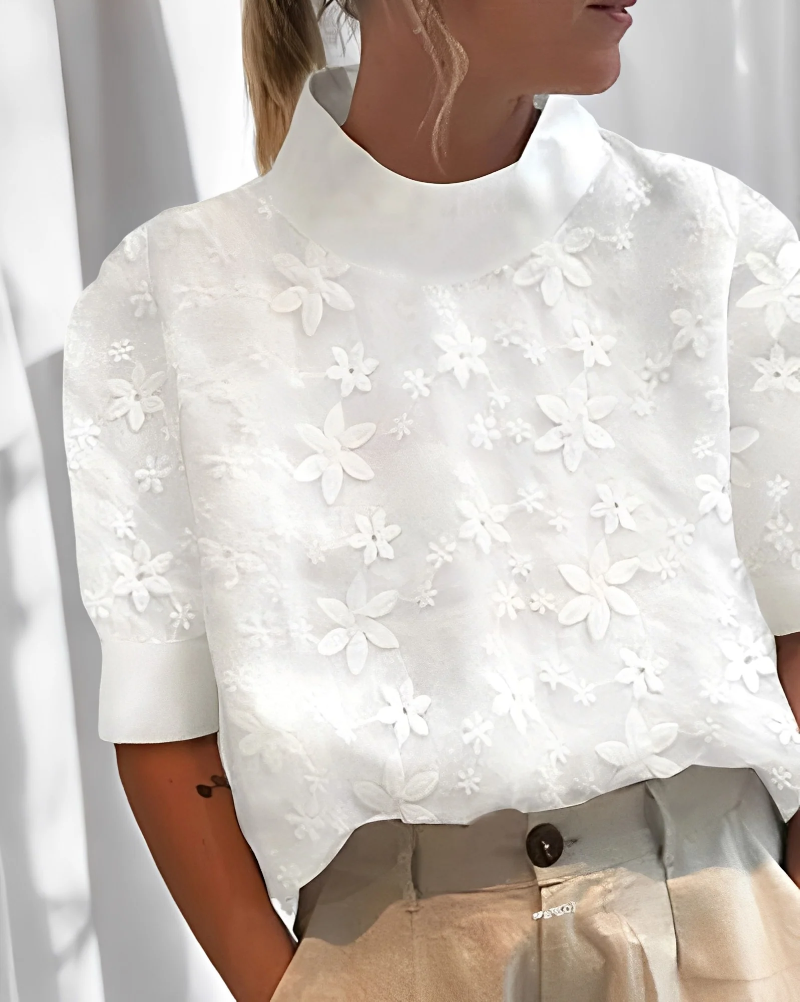 Julia - Blouse chic brodée avec col haut pour femmes - Image 3